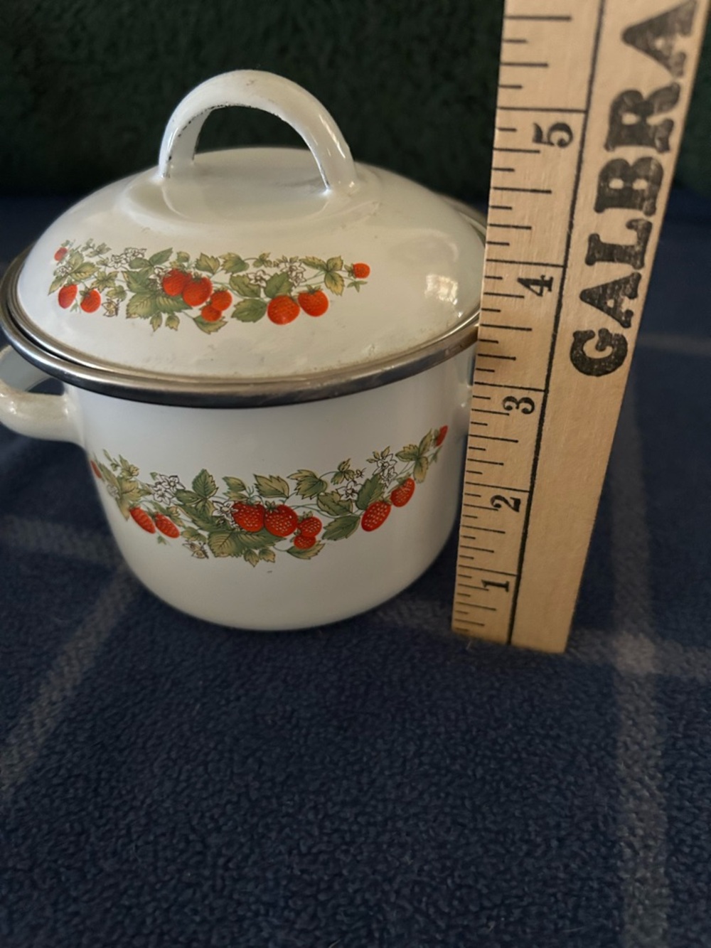 Small Enamel Pot With Lid White with Strawberry Print Kitchen Decorative - Picture 8 of 10